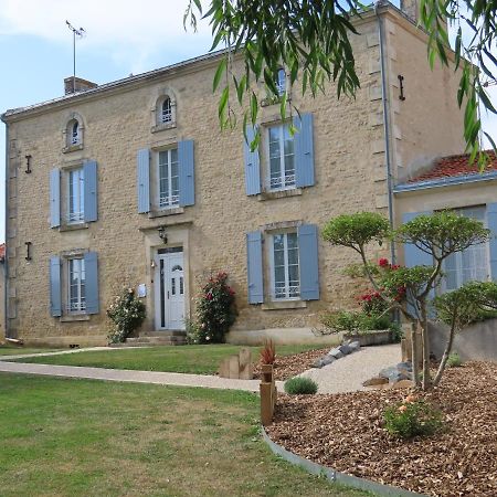 Saint-Hilaire-des-Loges Chambres D'Hotes Le Tilleul المظهر الخارجي الصورة