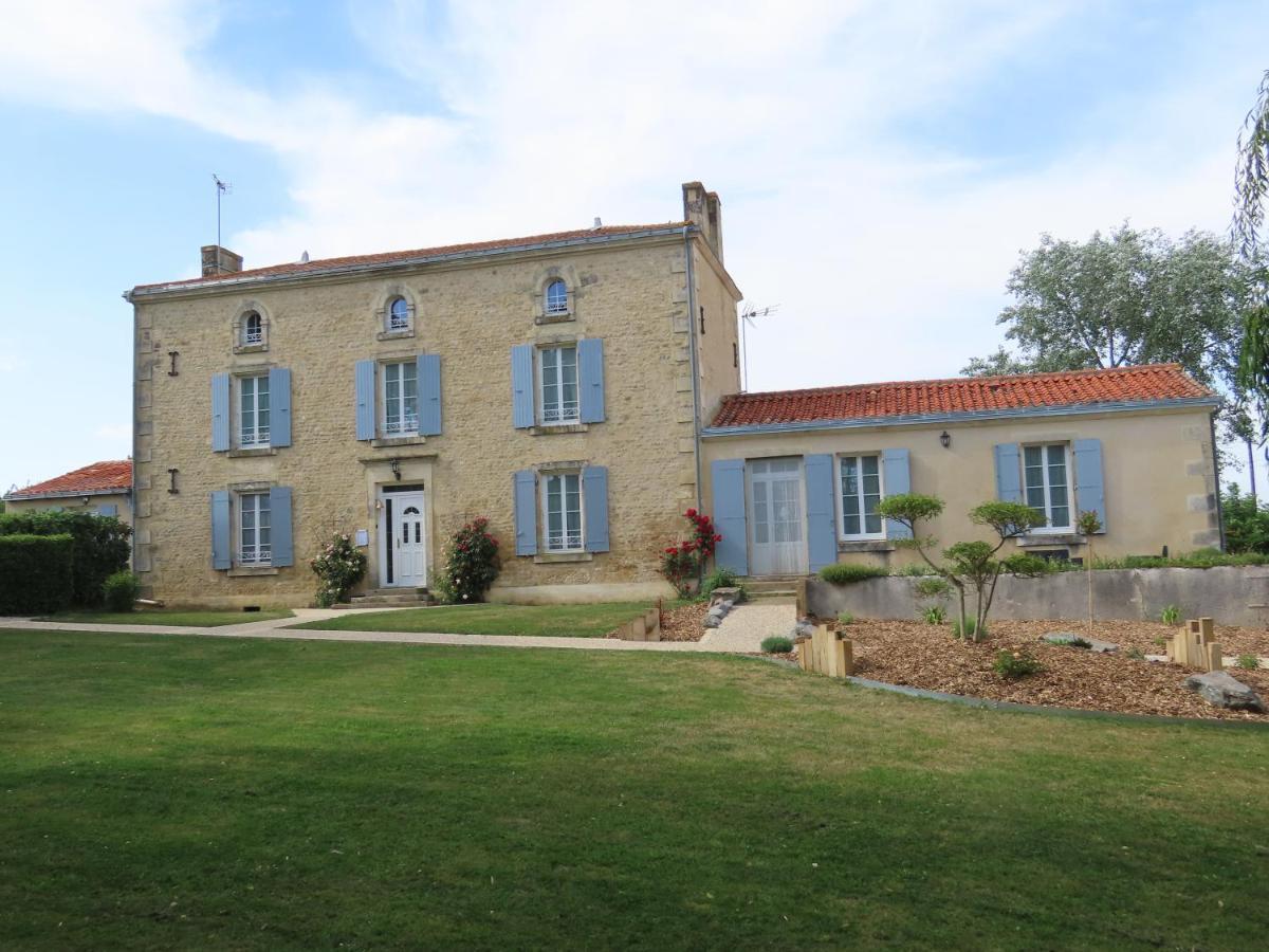 Saint-Hilaire-des-Loges Chambres D'Hotes Le Tilleul المظهر الخارجي الصورة